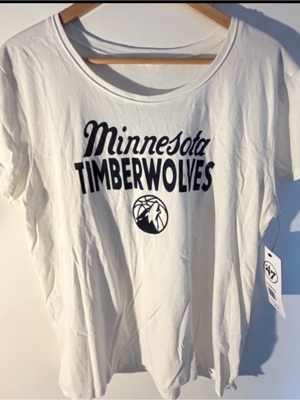 white Minnesota Timberwolves t-shirt 47 Brand Size XL Women’s